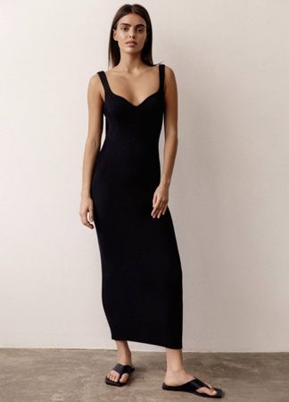 Elegant Black Ribbed Knit Maxi Dress