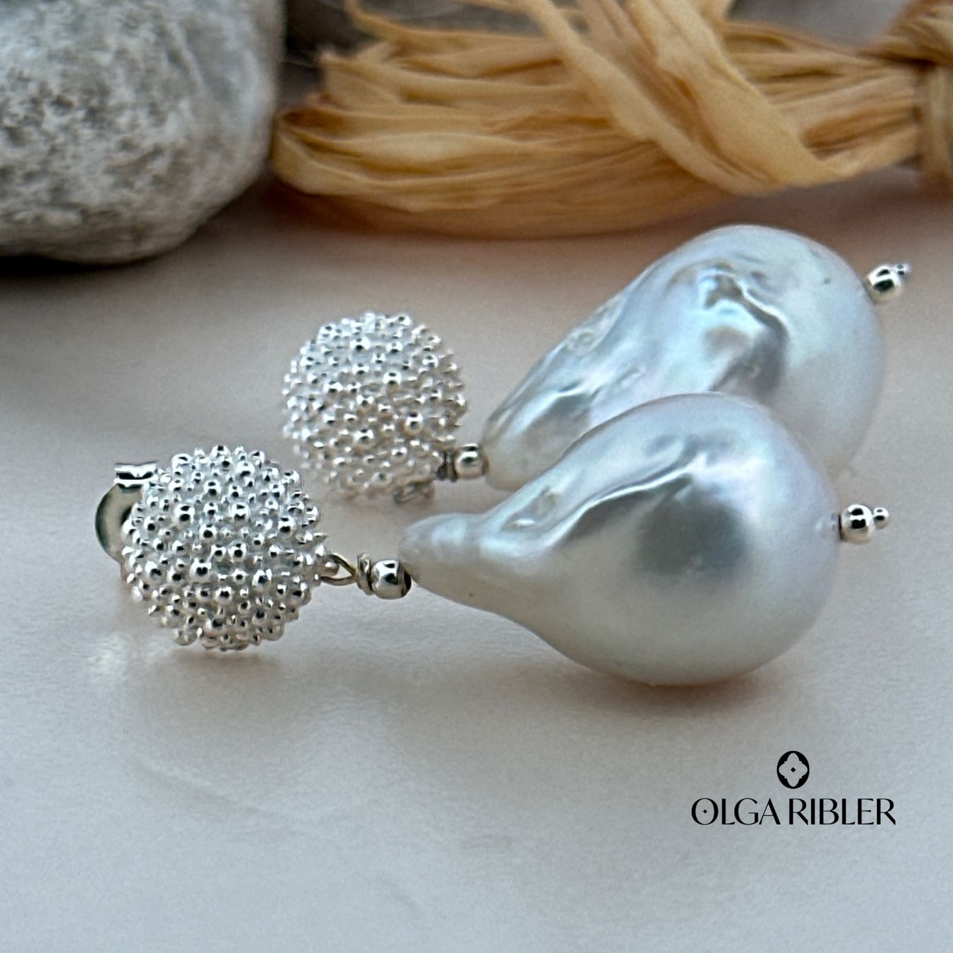 Olga Ribler Boucles d'oreille: Silber Ohrhänger mit Barock-Perle – Neuf (Voir description) à Luzern par MonikaS03 5