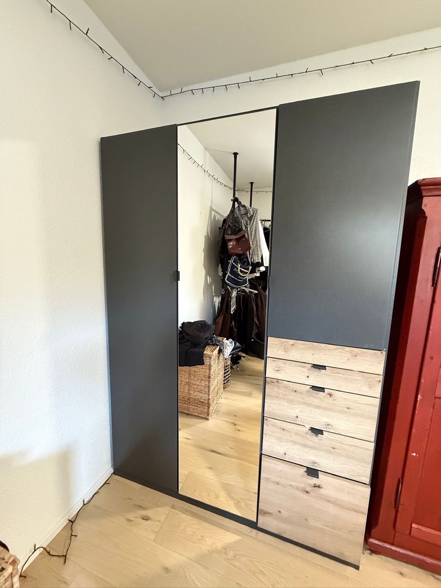 Armadi: Kleiderschrank Anthrazit-Metallic & Eiche-Optik – Usato da Bern venduto da Annikbe