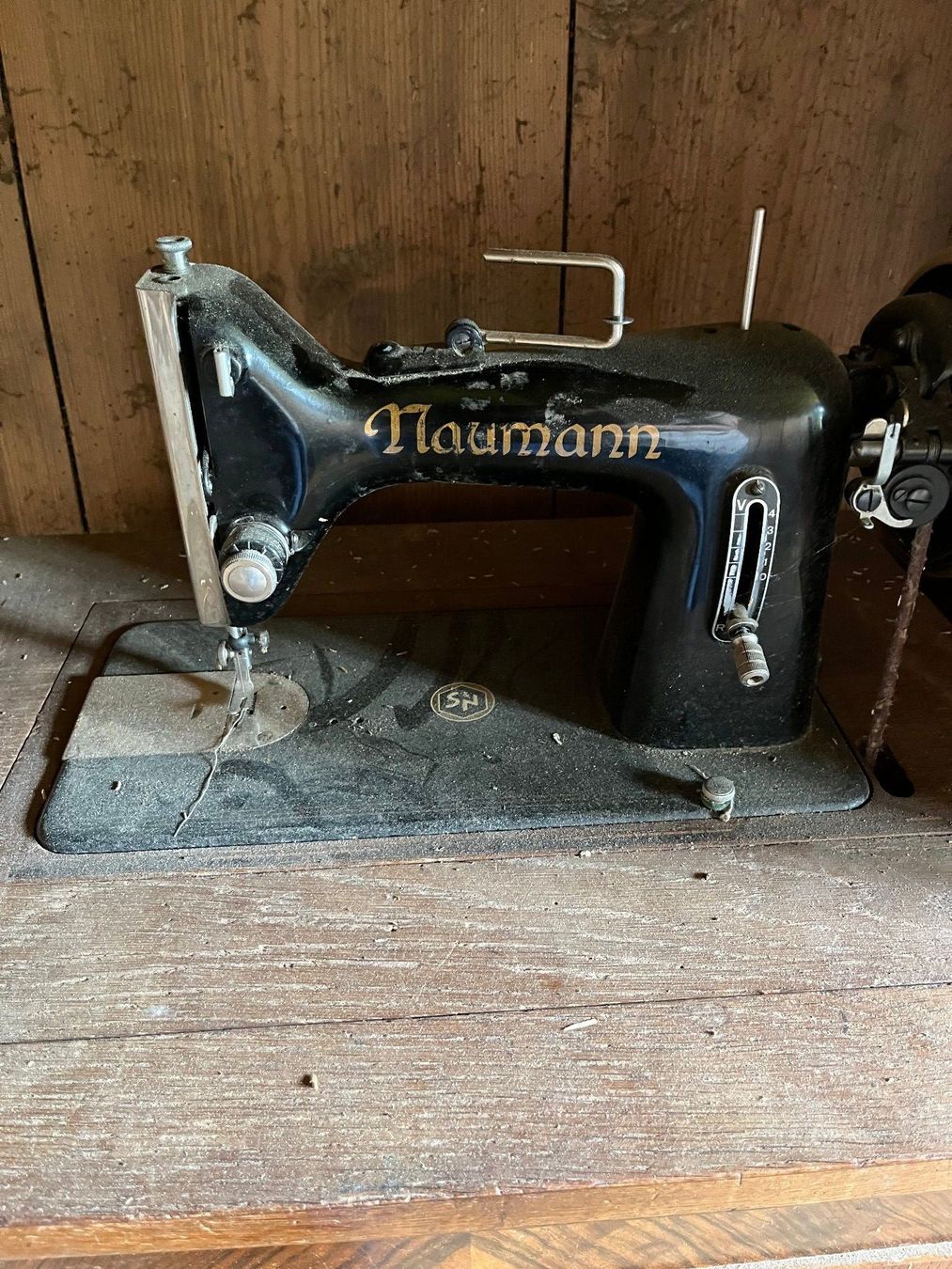 Macchine da cucire: Nähmaschine versenkbar antik – Usato da St.Ursen venduto da Hagelhans1 1