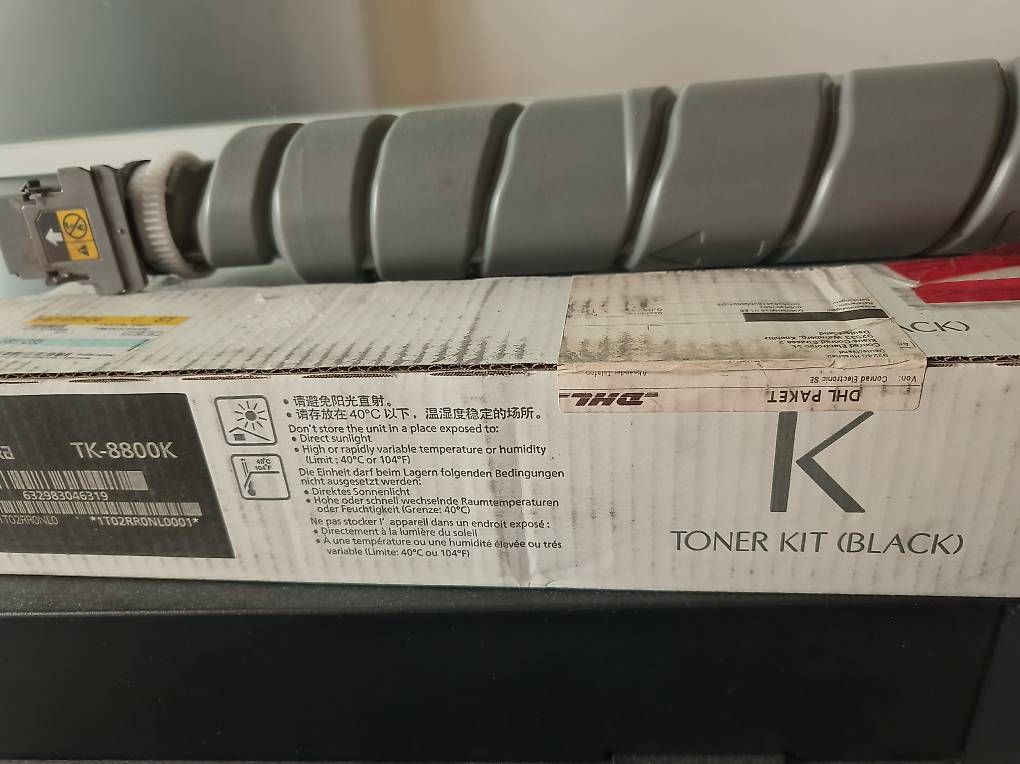 Kyocera Cartucce per stampanti & toner: Kyocera Toner TK-8800K und TK-8800C – Nuovo e nell'imballaggio originale da Strengelbach venduto da Lerch05 1