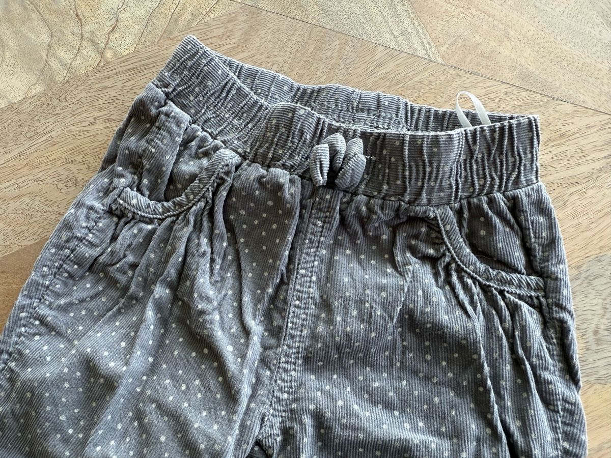 Hosen: Cordhose grau mit Pünktchen, Gr. 62 – Gebraucht aus Eggenwil von Lissi82 1
