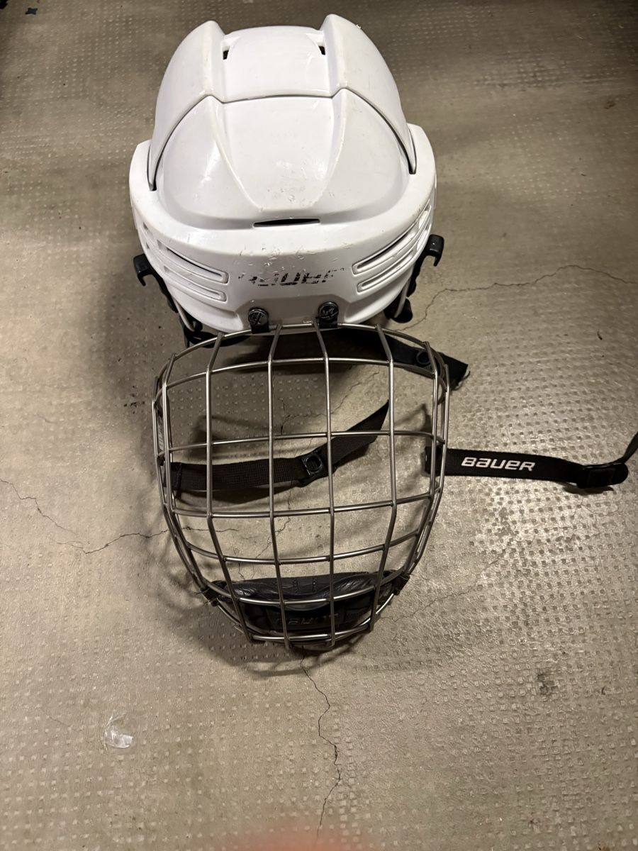 Bauer Caschi: Bauer helmet – Nuovo (secondo la descrizione) da Martigny venduto da reu_t2ln 1