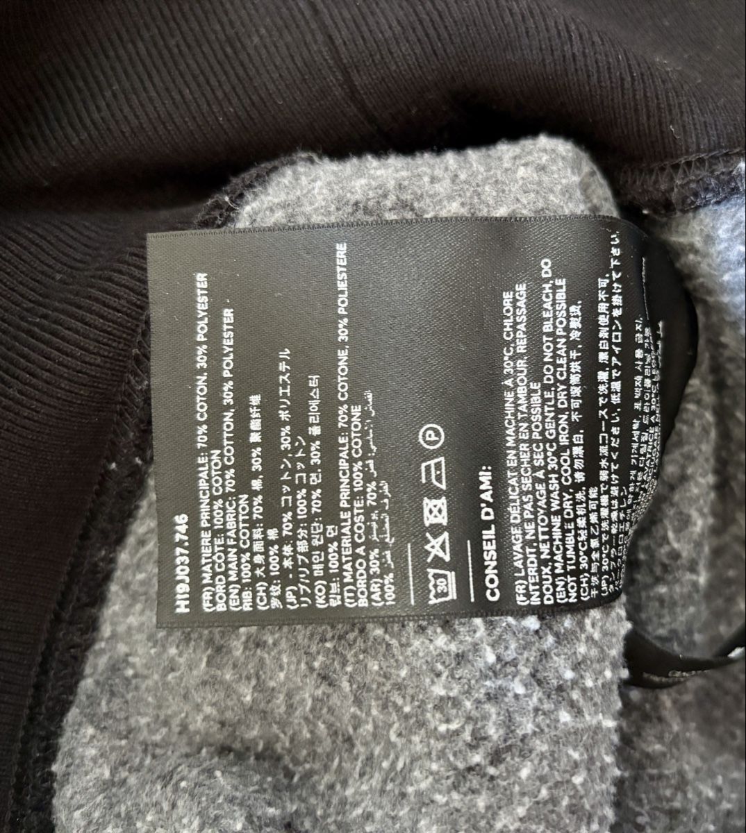 Pullover & Sweatshirts: Ami Paris Pullover schwarz mit Herz Patch guter Zustand – Gebraucht aus Zürich von ante08 2