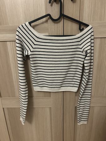 Trendiger leichte Pullover, schulterfrei, Grösse M (eher S)