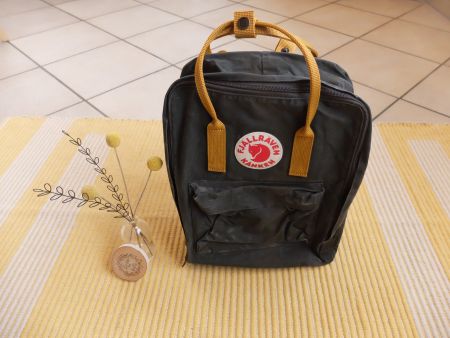 Fjällraven Kanken 16L Noir / Ocre // Envoi / Versand OK