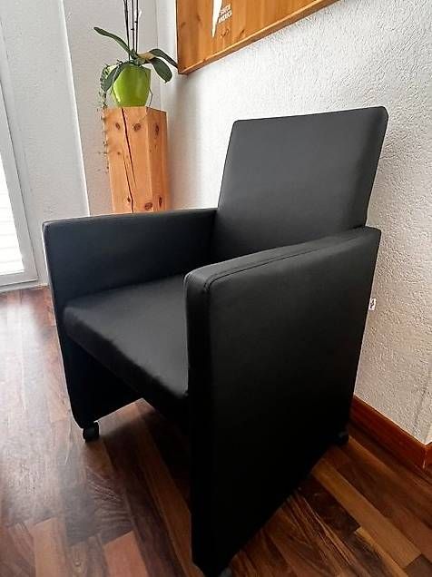 Stühle: 4 neuwertige Esszimmerstühle mit Rollen – Gebraucht aus Gossau SG von Grapp 4