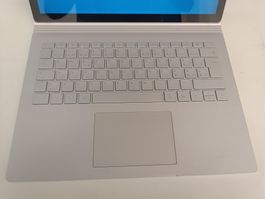 Microsoft Surface 2 2018 PC - 8 GB - 256 GB mit Zubehör