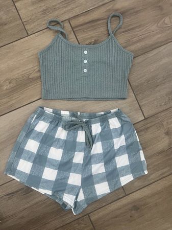TOP UND SHORTS UNGETRAGEN GRÖSSE S