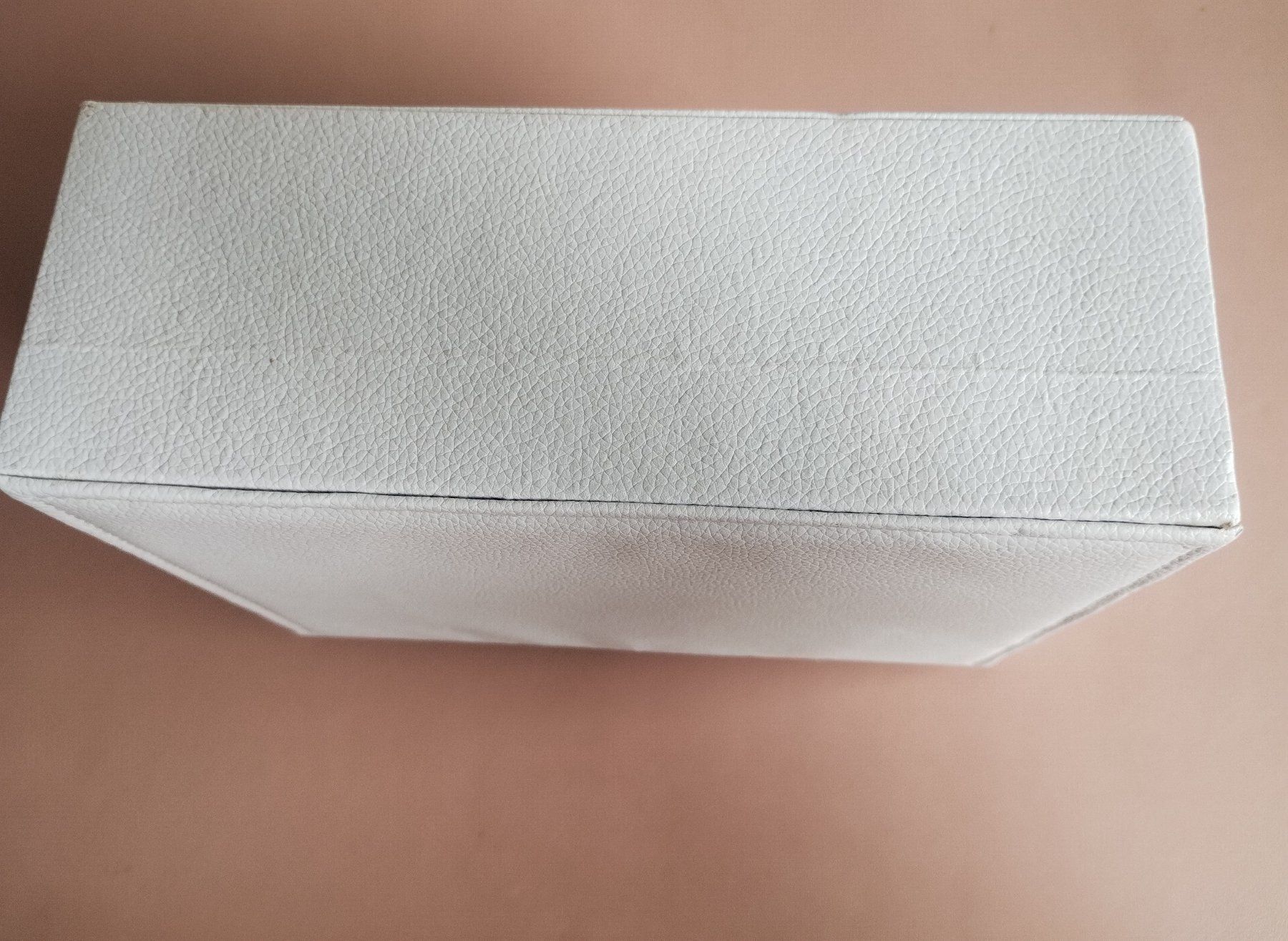 Schmuckkästen: Weisse Schmuckschatulle, Schmucketui - Boîte à bijoux – Neu (gemäss Beschreibung) aus Bussigny von NATURALO 7