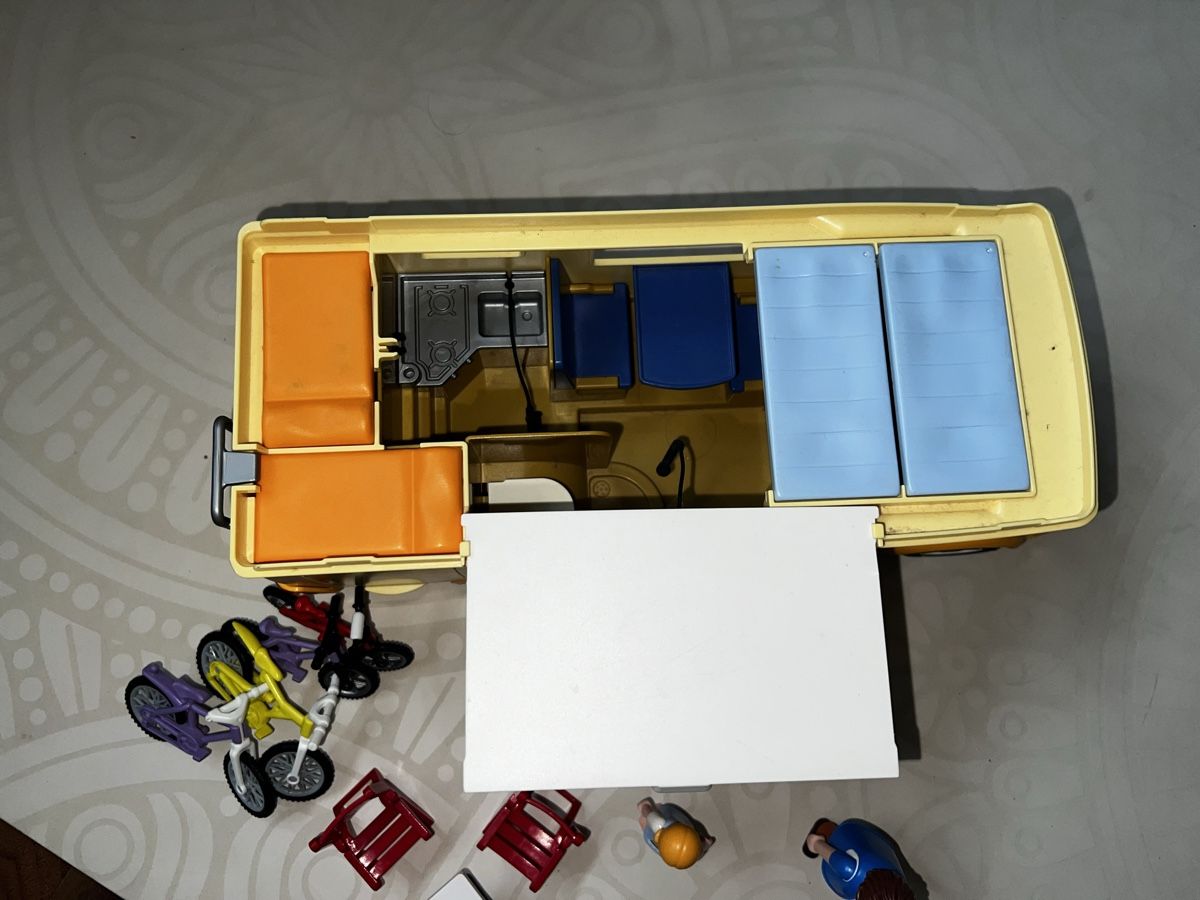 Playmobil Spielzeuge: Playmobil Camper mit Zubehör – Gebraucht aus Gutenswil von  1