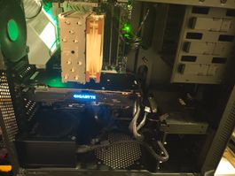 Intel Core i7-9700K, 32 GB DDR4 RAM , GTX 1080,