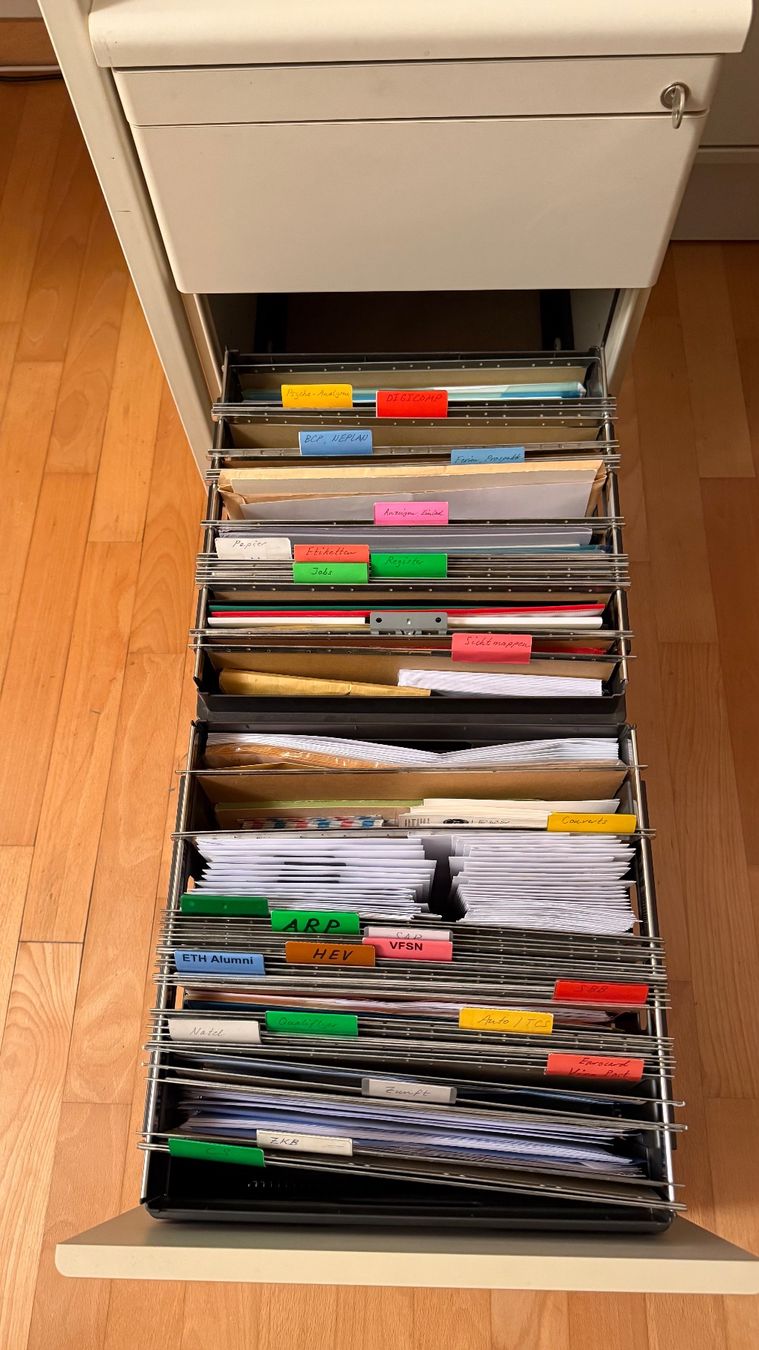 Scrivanie: Grosses Eckpult mit 2 Korpussen + Beistellschrank – Usato da Meilen venduto da MockUrs 3