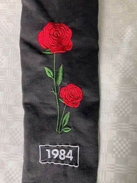Tally Weijl Jeans: 1 Damen-Jeans, Gr. 34, schwarz+Rosen – Usato da Richterswil venduto da Hausi12 8