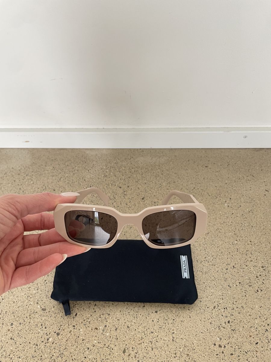 Prada Lunettes & Verres: Prada Sonnenbrille – D'occasion à Stäfa par Nicole093 5