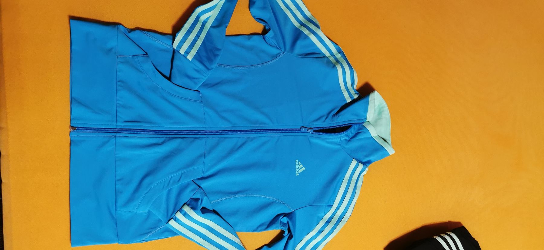 Adidas Lotti di vestiti: Adidas Trainingsanzug Gr. XS 3-teilig – Nuovo (secondo la descrizione) da St. Niklaus VS venduto da Distel60 2