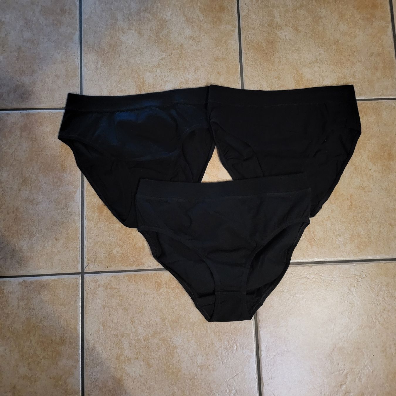 Altra biancheria intima: lot 10 pces taille 40-42 – Usato da Sion venduto da Oonathoo