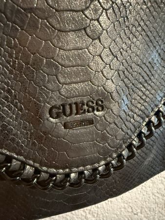 Elegante originale Guess Damen-Clutch bzw. Schultertasche.  