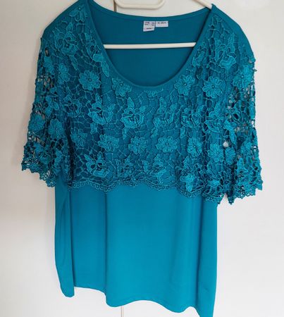 Sommerliches Shirt mit Spitze, türkis, Grösse 48/50