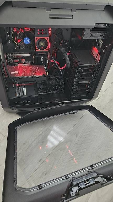 PCs: Desktop-PC zu verkaufen – D'occasion à Birrhard par Burkrom 1