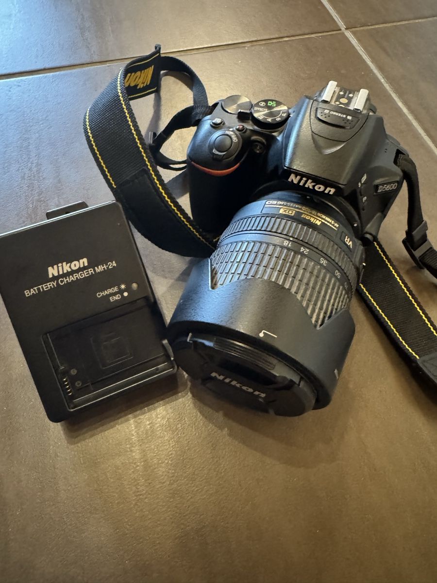 Nikon Appareil photo: Nikon D5600 Kit – D'occasion à Saanen par tim_7zhk