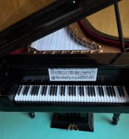 Baby Grand Piano schwarz tief lackiert Puppenhaus England