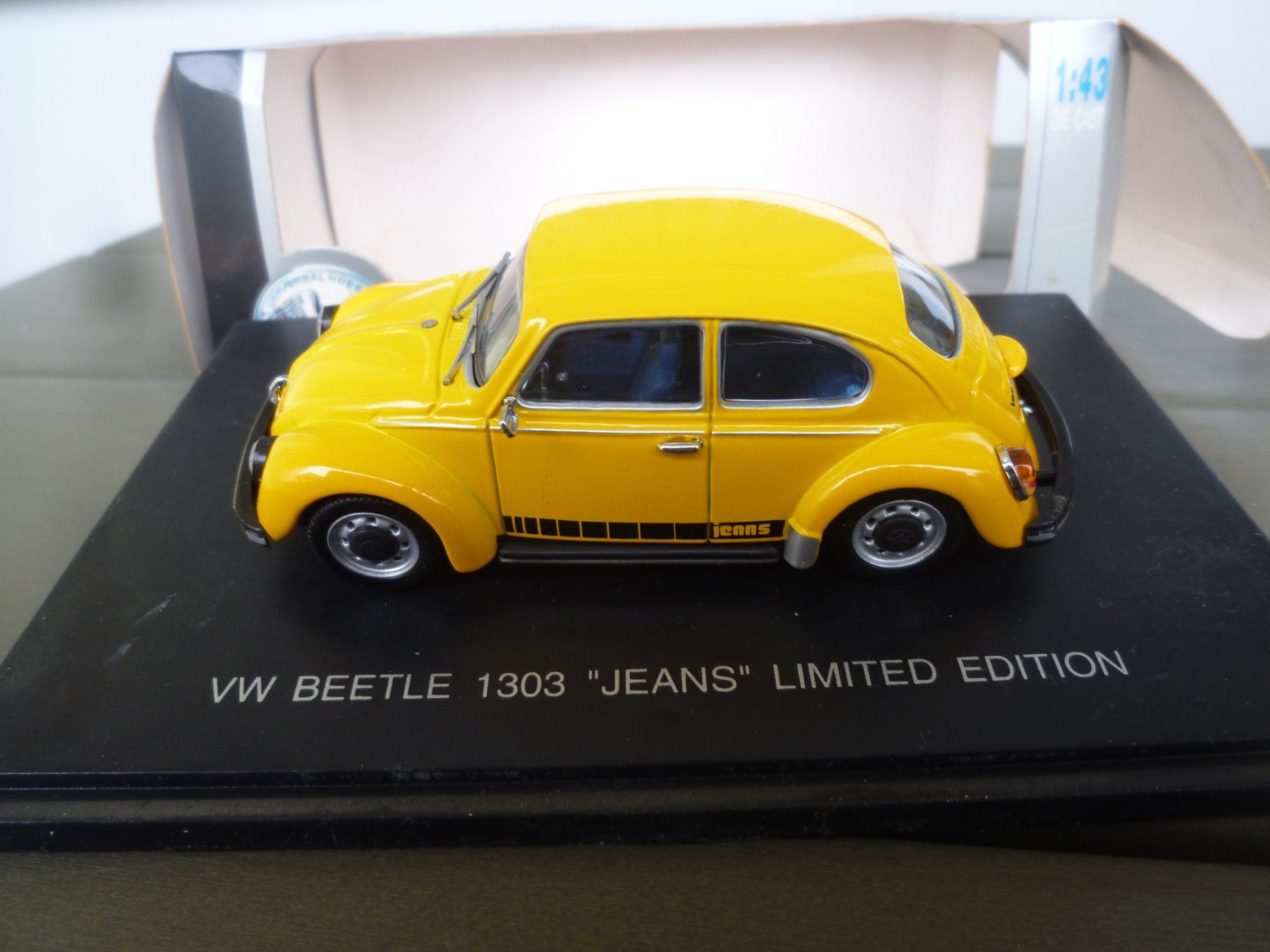 Volkswagen Modellini d'auto: VW Beetle 1303 "Jeans" – Nuovo e nell'imballaggio originale da Flawil venduto da Imperiosud 1