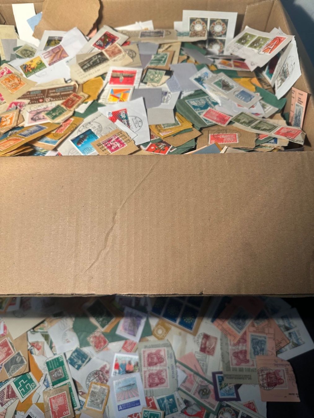 Tutti i francobolli: XXL Karton Briefmarken zum Ablösen – Usato da Stettfurt venduto da 2442 7