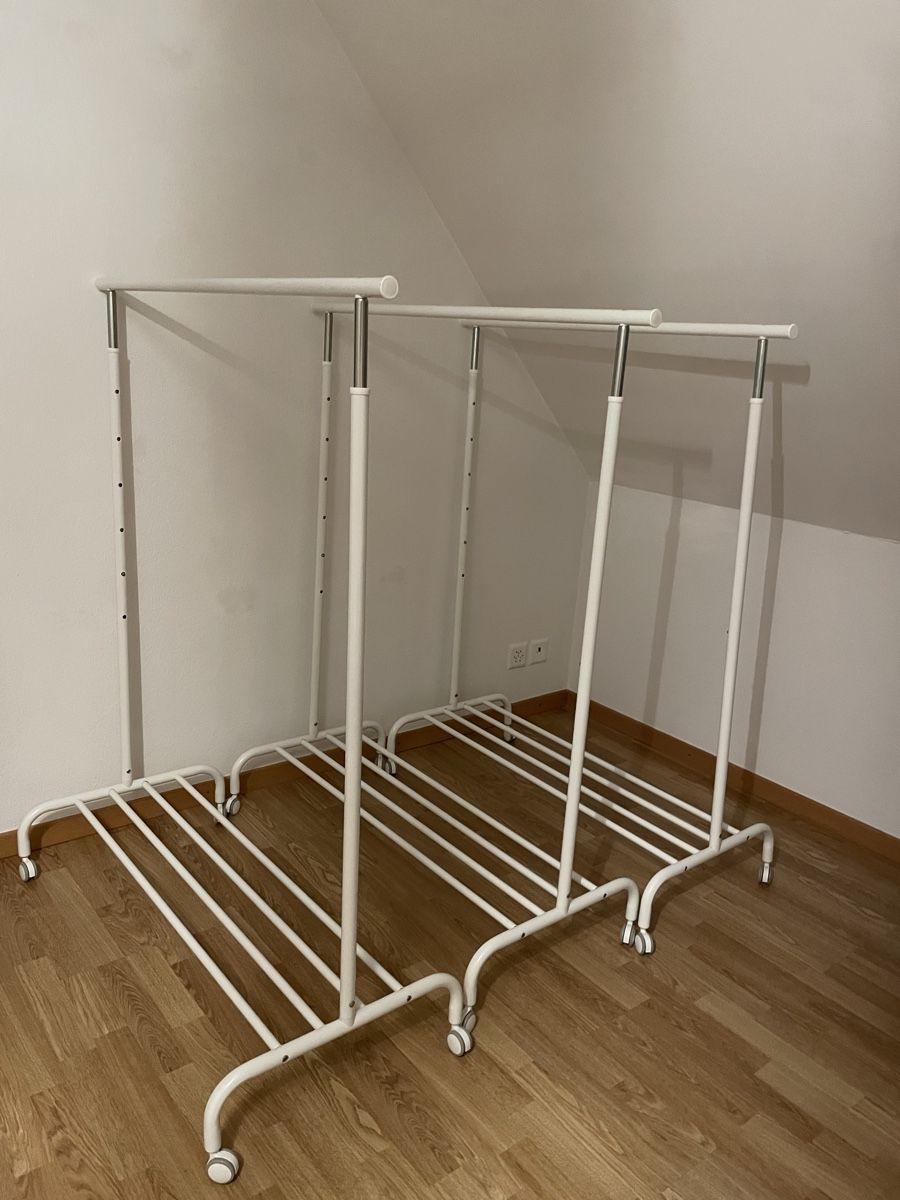 Ikea Guardaroba: Kleiderständer weiss 3 Stk. mit Rollen und Ablage – Usato da Männedorf venduto da cha_ft5f