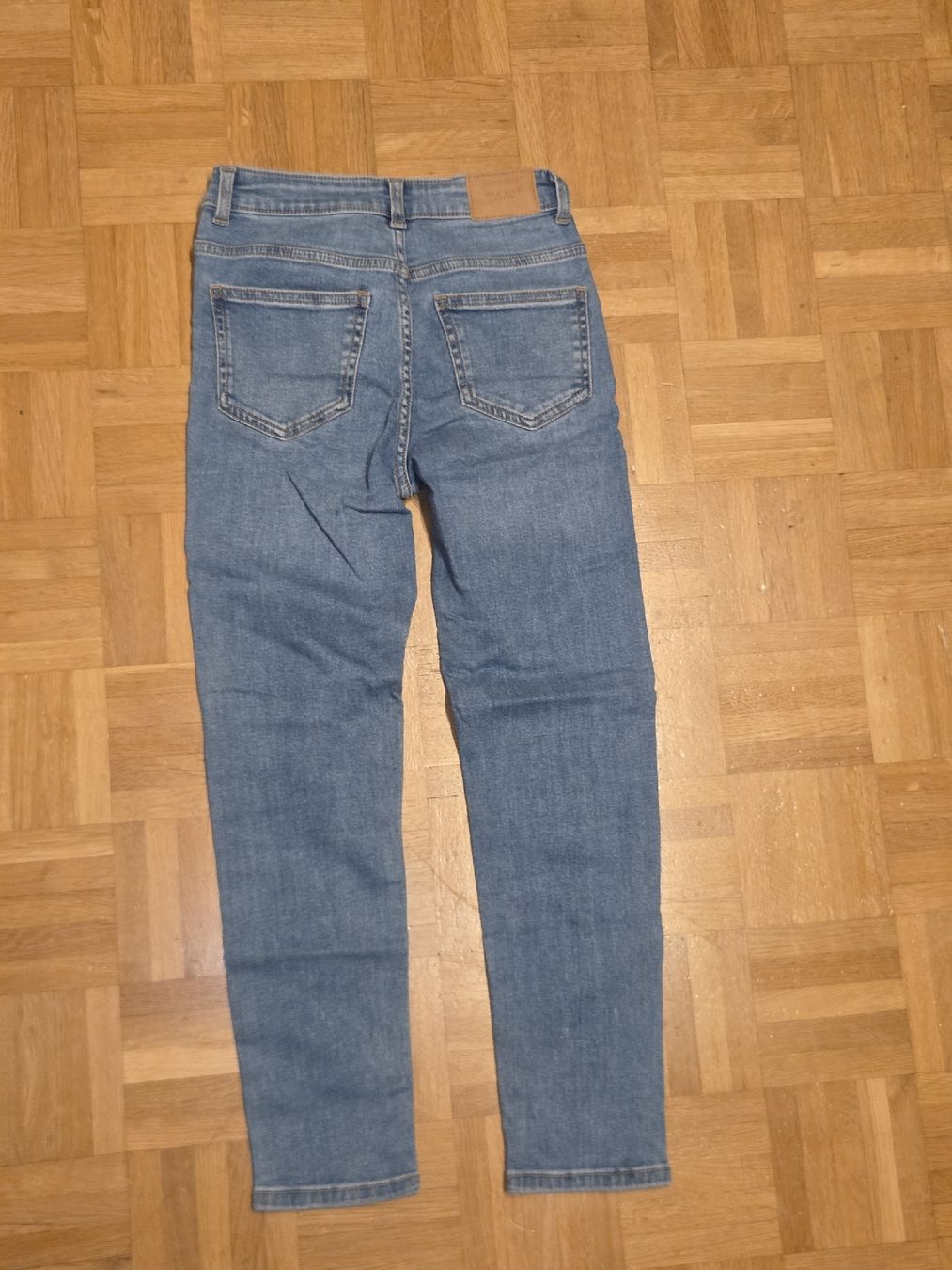Hosen: Jeans Mädchen  – Gebraucht aus Basel von due_rg7v 1