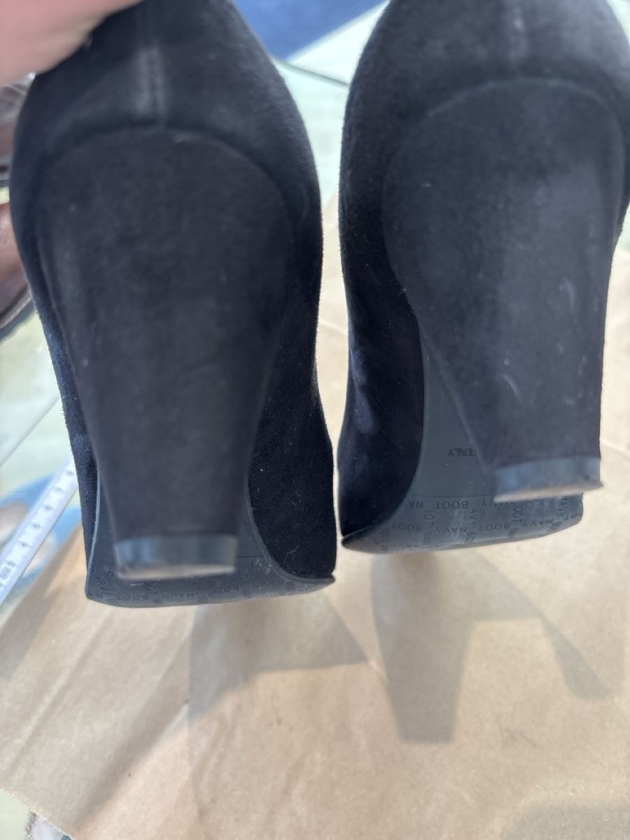 Navyboot Scarpe da donna: Navyboot Veloursleder Pumps Schwarz Gr. 38 Top! – Usato da Burgdorf venduto da VouSchoen 5