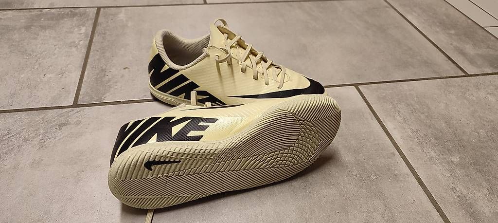 Schuhe für Jungen: Fussball Hallenschuh – Gebraucht aus Kreulingen von Mathilde014 2