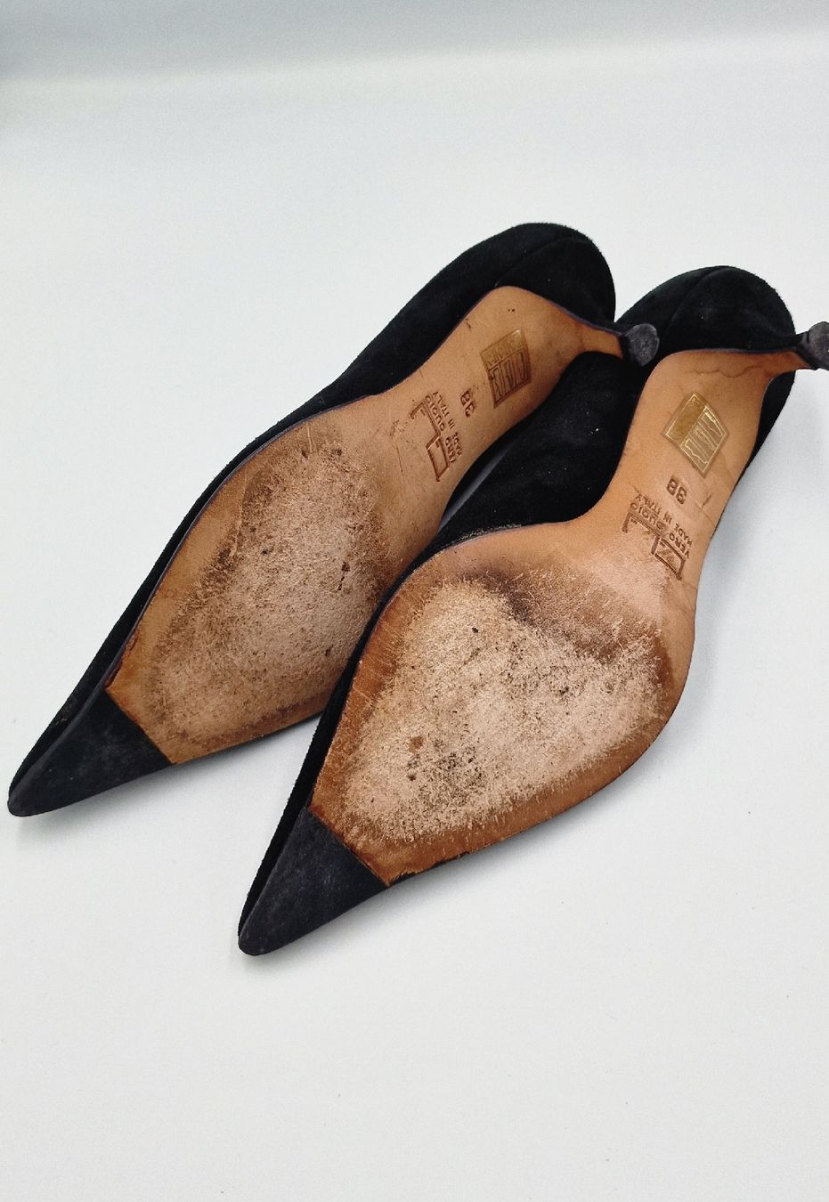 Navyboot Scarpe da donna: Elegante Navyboot Wildleder Pumps, Schwarz, Grösse 38 – Usato da Affeltrangen venduto da Szafaoli 5