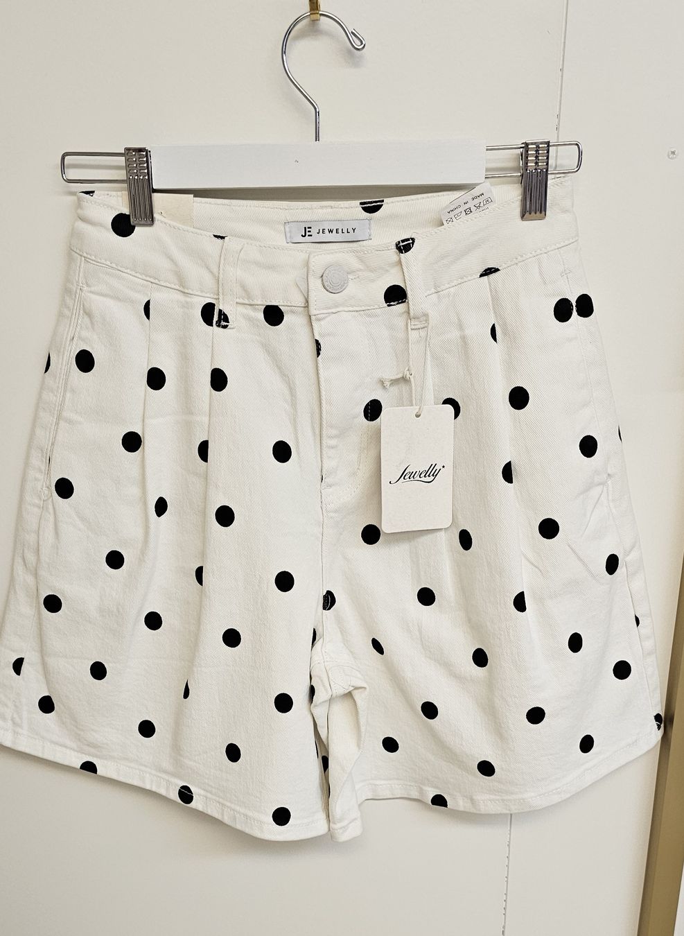 Pantalons: Shorts M NEU – Neuf avec emballage d'origine à St. Gallen par Moda.1