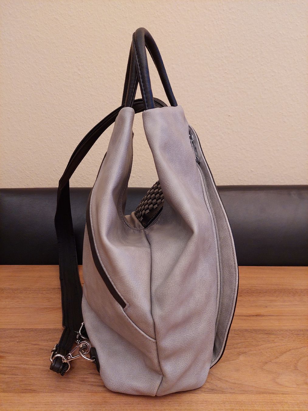 Zaini: Grau/schwarzer Rucksack / Handtasche, Leder, neuwertig – Nuovo (secondo la descrizione) da Brunnen venduto da Livianda 2