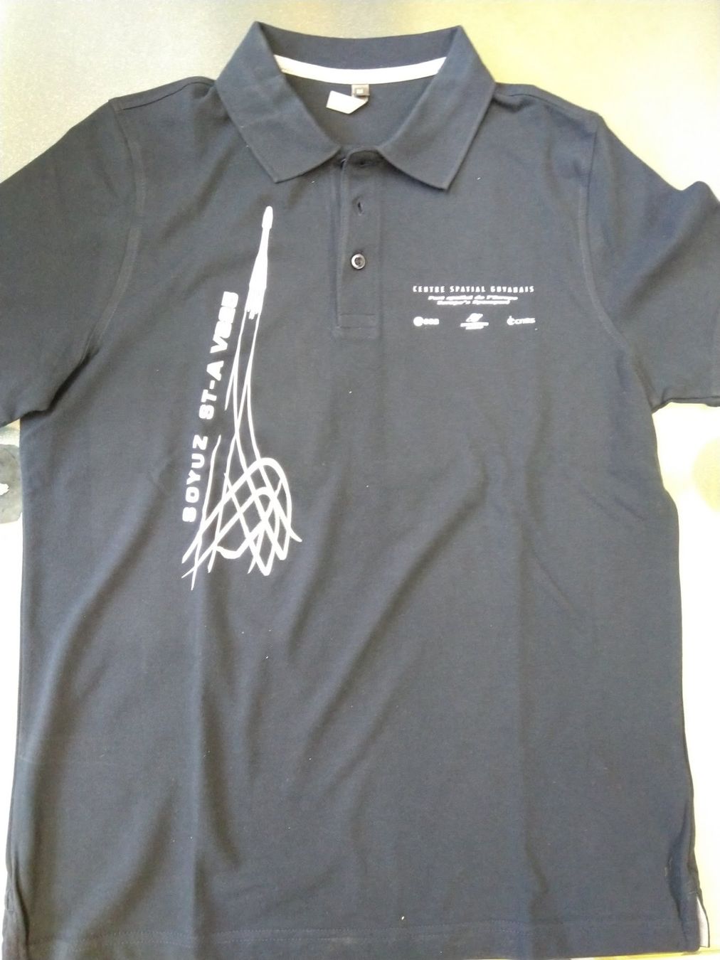 Magliette Polo: Launchteamshirt von Sojus Flug VS25 – Nuovo (secondo la descrizione) da Lützelflüh-Goldbach venduto da Su37