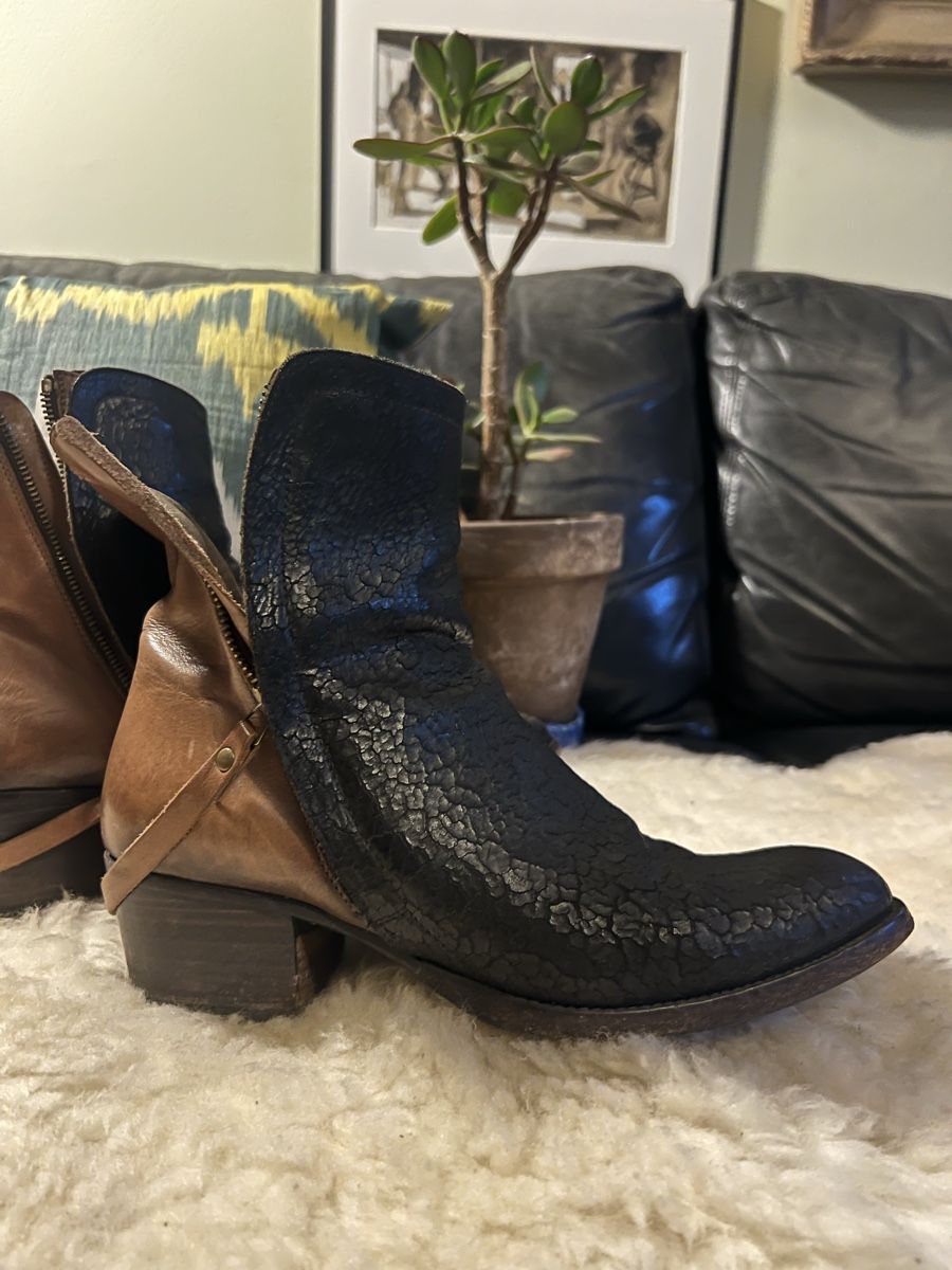 Scarpe da donna: These Boots are made for walking! – Usato da Bern venduto da Recyclereuserefuse