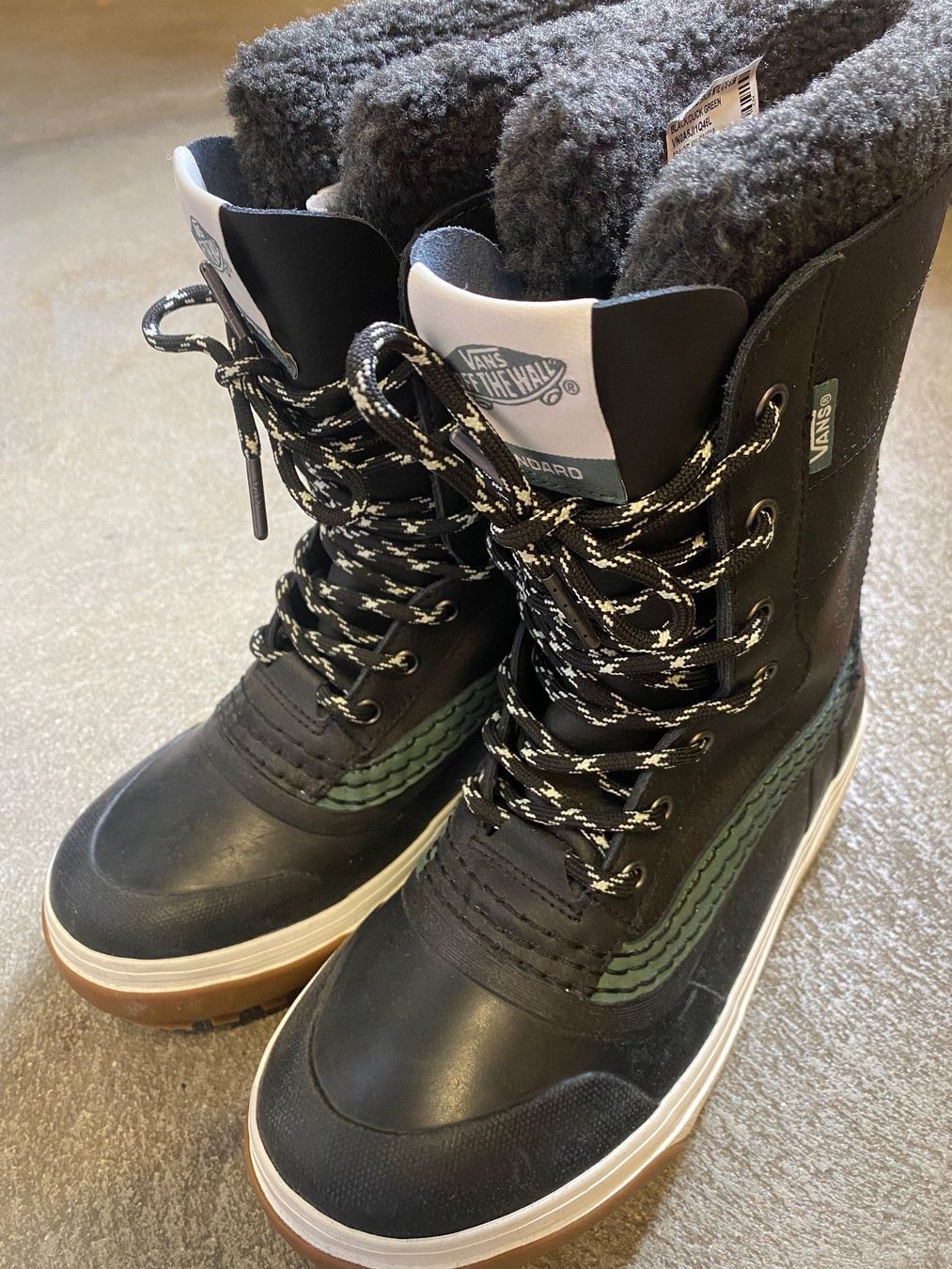 Vans Chaussures hommes: Bottes Vans Taille 37 – Neuf avec emballage d'origine à Orbe par D-stockFactory-Orbe
