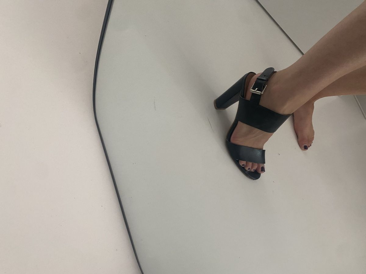 Chaussures femmes: Schwarze Sandaletten mit Blockabsatz – D'occasion à Widen par juinl 4