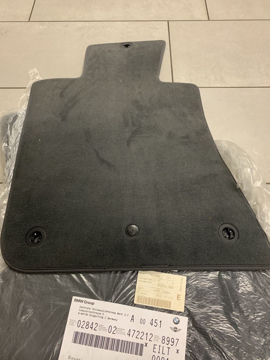 BMW Teppiche / Matten: BMW 5er E28 Original Velour Teppichmattensatz 4Stk – Neu und originalverpackt aus Hallwil von Larsh 1