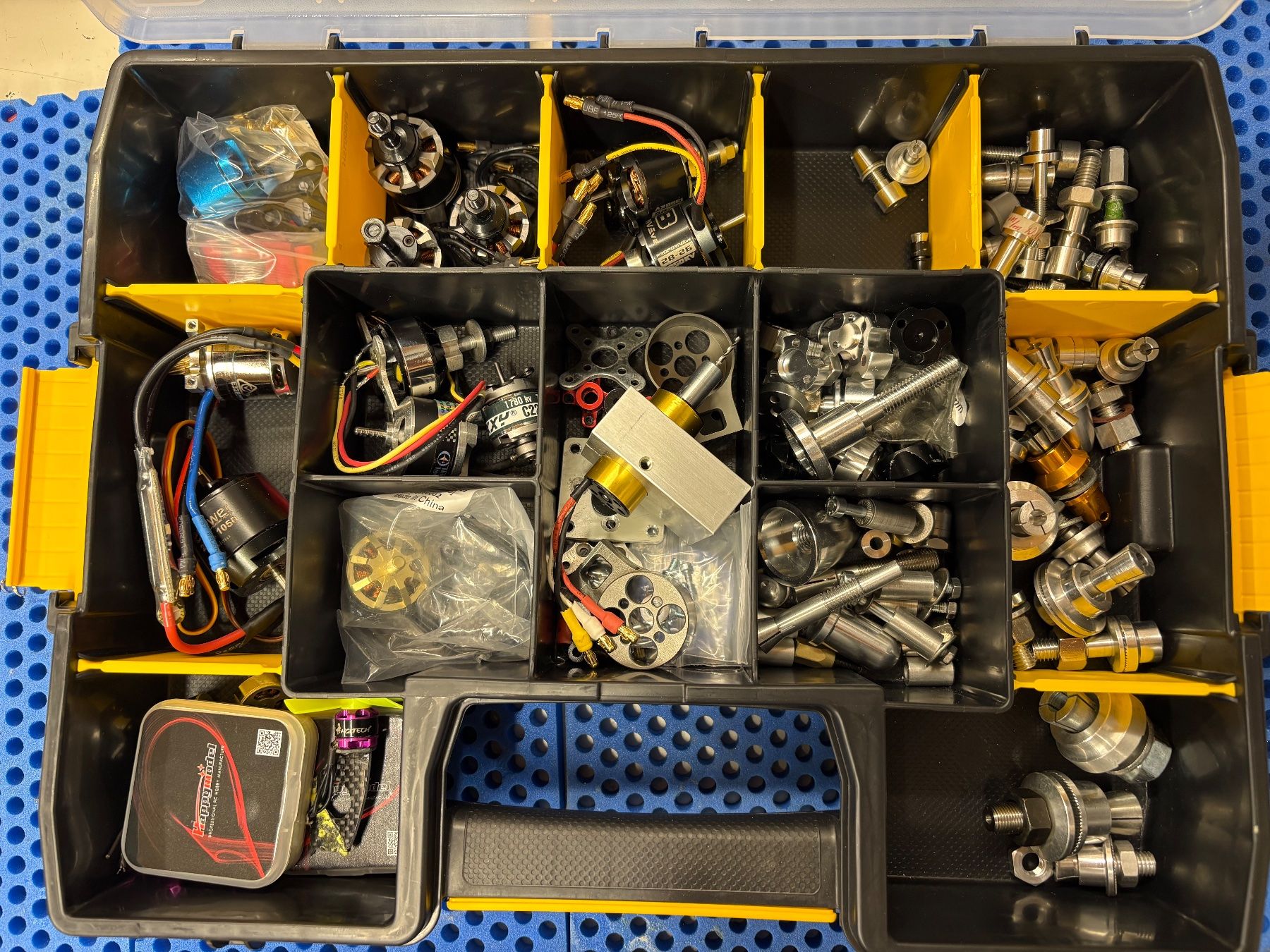 Motori: Sammlung RC Brushlessmotoren und Propellermitnehmer – Usato da Thunstetten venduto da D_aernscht