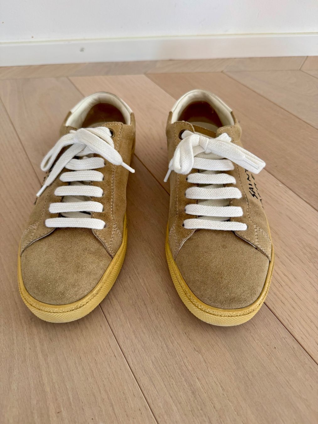 Saint Laurent Damenschuhe: Saint Laurent Damensneakers Größe 38 – Gebraucht aus Kloten von mybestbrands