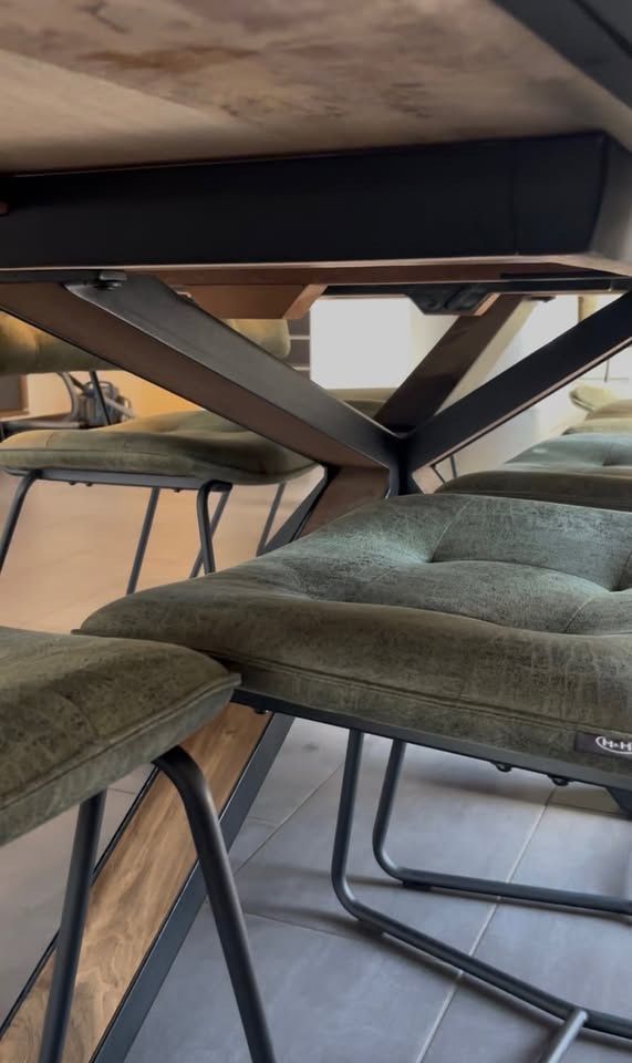 Tavoli: Henders & Hazel Cubo collection table – Usato da Renens venduto da zahirham 2