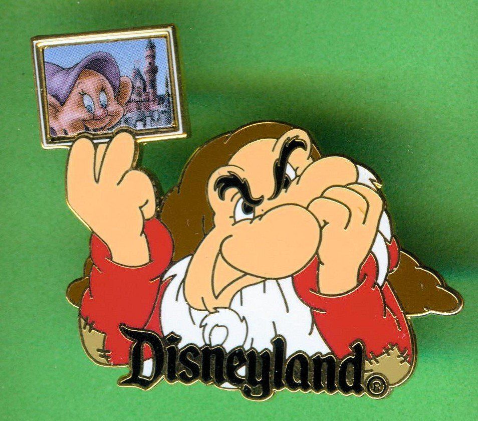 Disney Placchette & Badge: DISNEY  BRUMMBÄR  Foto – Usato da Winterthur venduto da Sammleroase