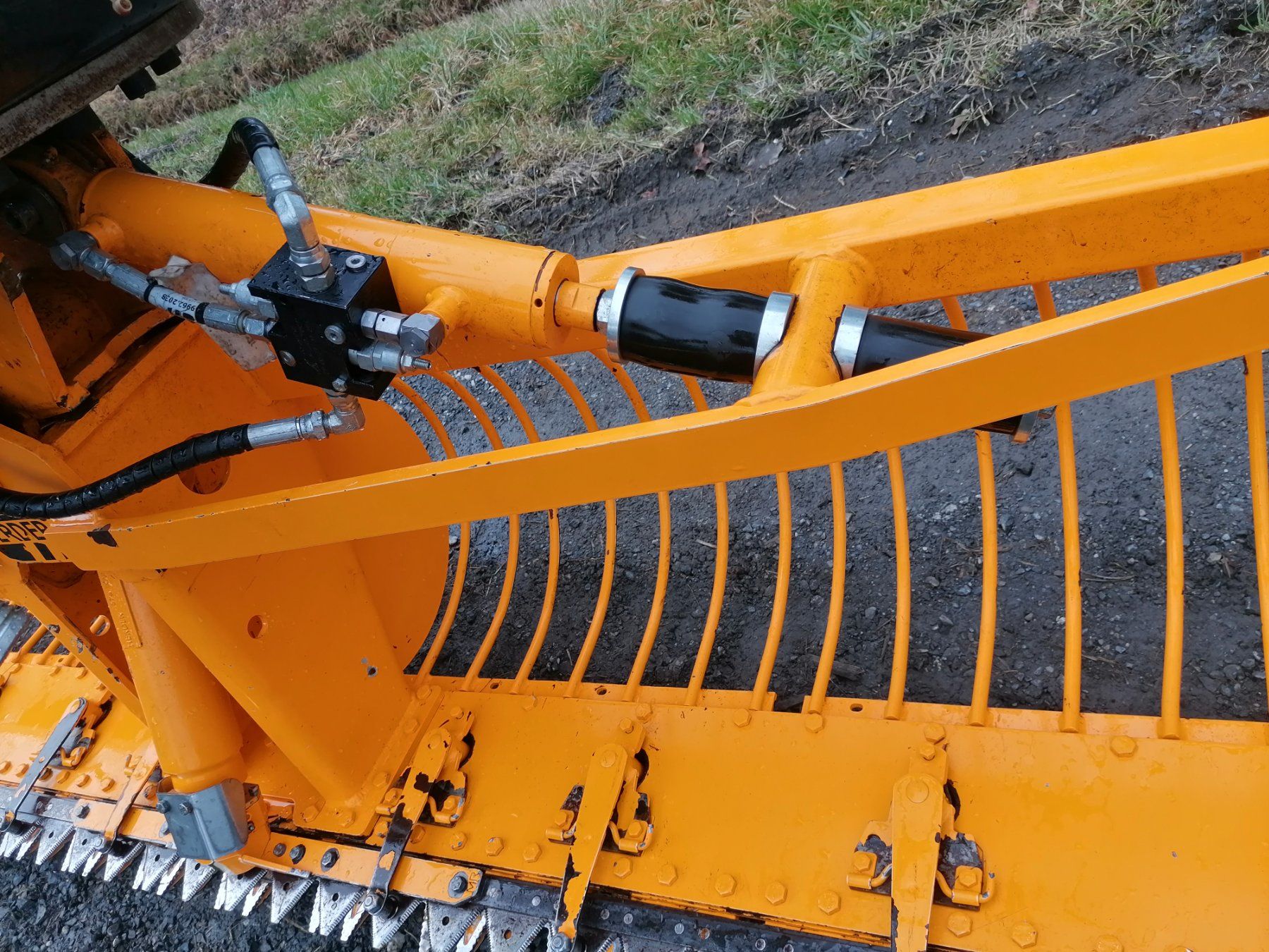 Trattori: Mähkorb/Mähwerk/Mähbalken Herder – Usato da Montlingen venduto da fendt300 2