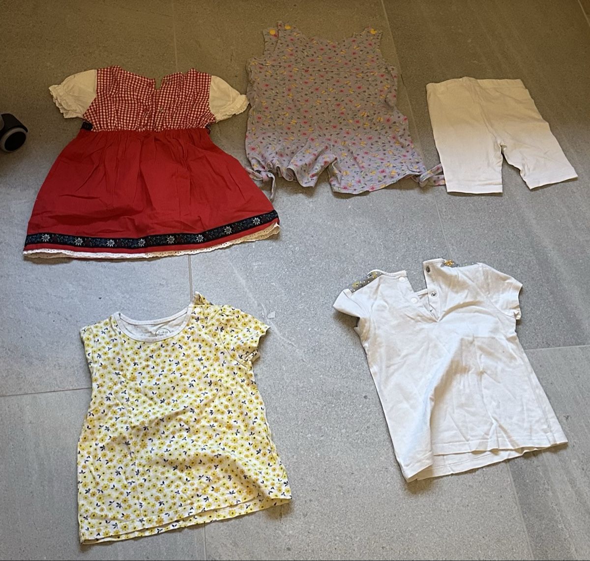 Lotti & Set di vestiti: Kinderkleider Set Grösse 92 – Usato da Fahrwangen venduto da lya_n6l6 1