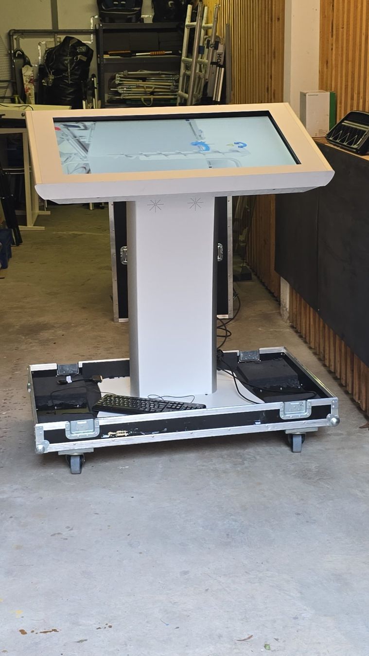 Monitor: Hochwertiger Touchscreen Info-Point – Usato da Bronschhofen venduto da Er-winV 2