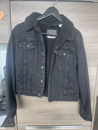 Schwarze Levi's Jeansjacke mit Teddyfutter, Grösse S