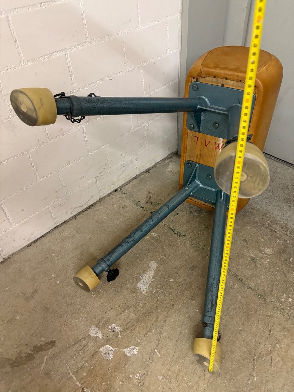 Alder+Eisenhut Hometrainer: Turngerät Sprungbock, Leder Vintage Retro – Gebraucht aus Schleinikon von riet_2026 5