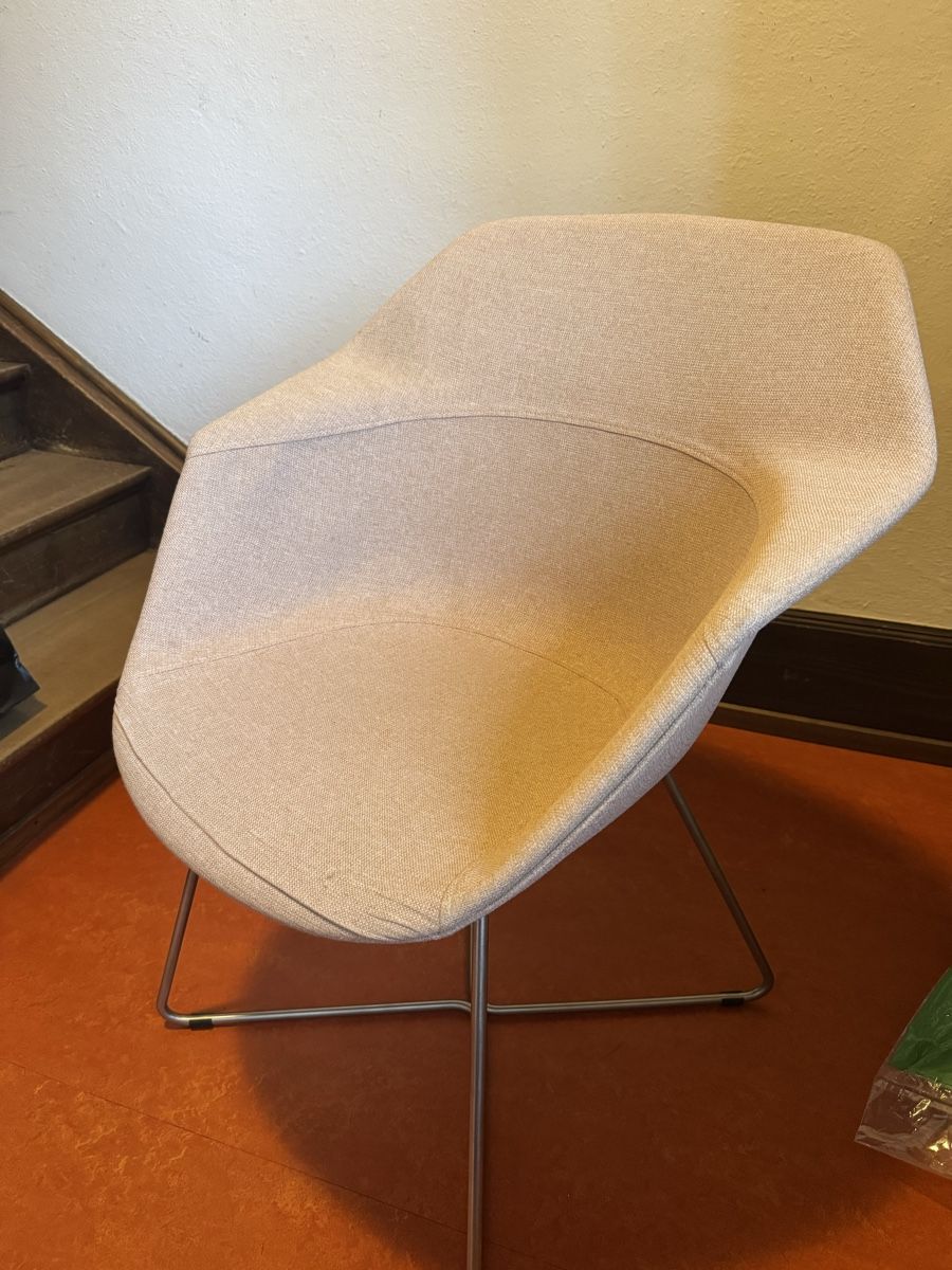 Pfister Sedie: Light pink office chair – Usato da Zürich venduto da adarvish 1